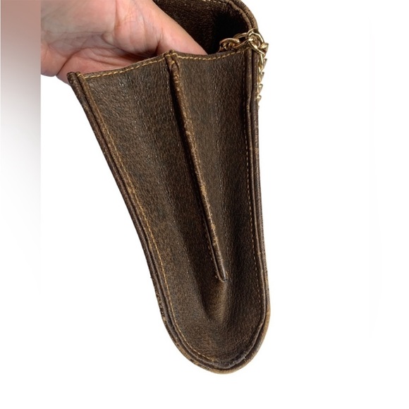 AUTHENTIC LARGE GUCCI CLUTCH WITH CHAIN STRAP - Picture 9 of 16